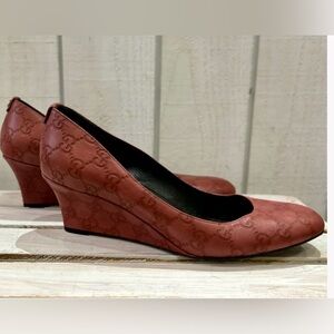 Authentic Gucci Guccissima Rose Pink Leather Wedge Pumps - Size 41 Preloved